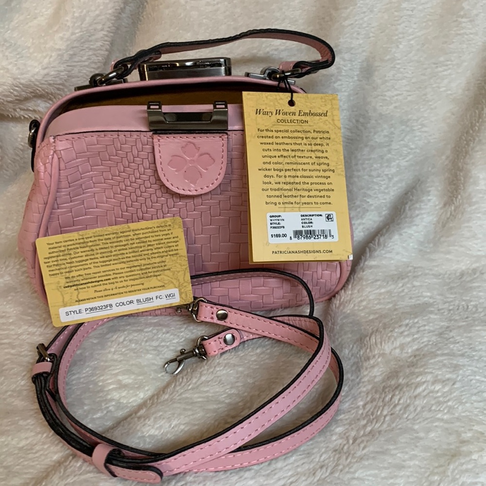 Patricia Nash NWT Antica frame bag in woven leather color Blush.